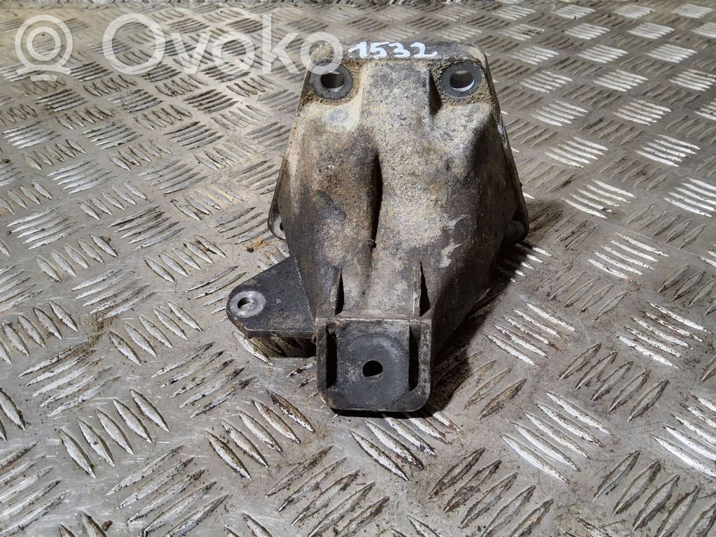 Audi A6 S6 C5 4B Engine mounting bracket 