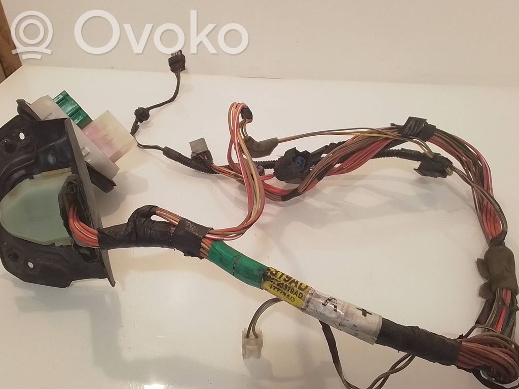 Dodge Caliber Priekšējo durvju vadu instalācija 