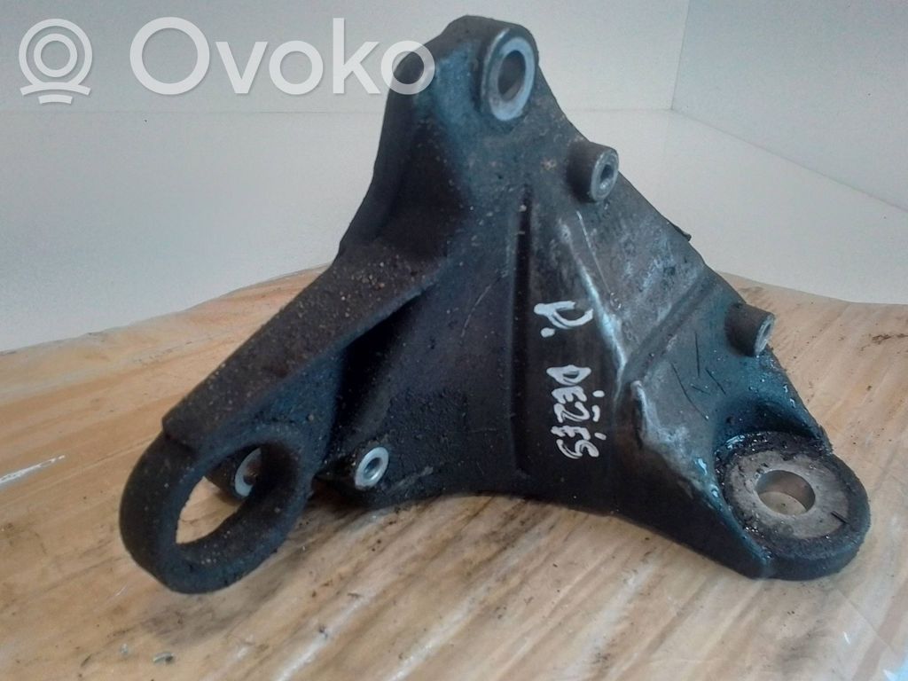 Volkswagen PASSAT B5 Moottorin kiinnikekorvake (käytetyt) 
