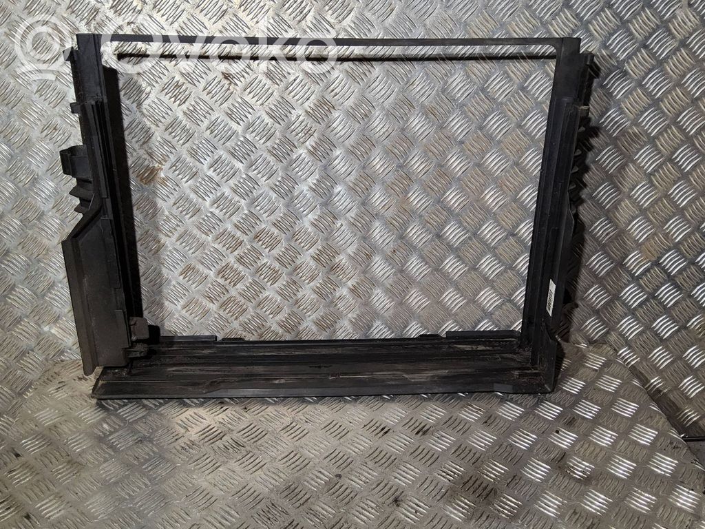 BMW 7 E65 E66 Radiatorių panelė 