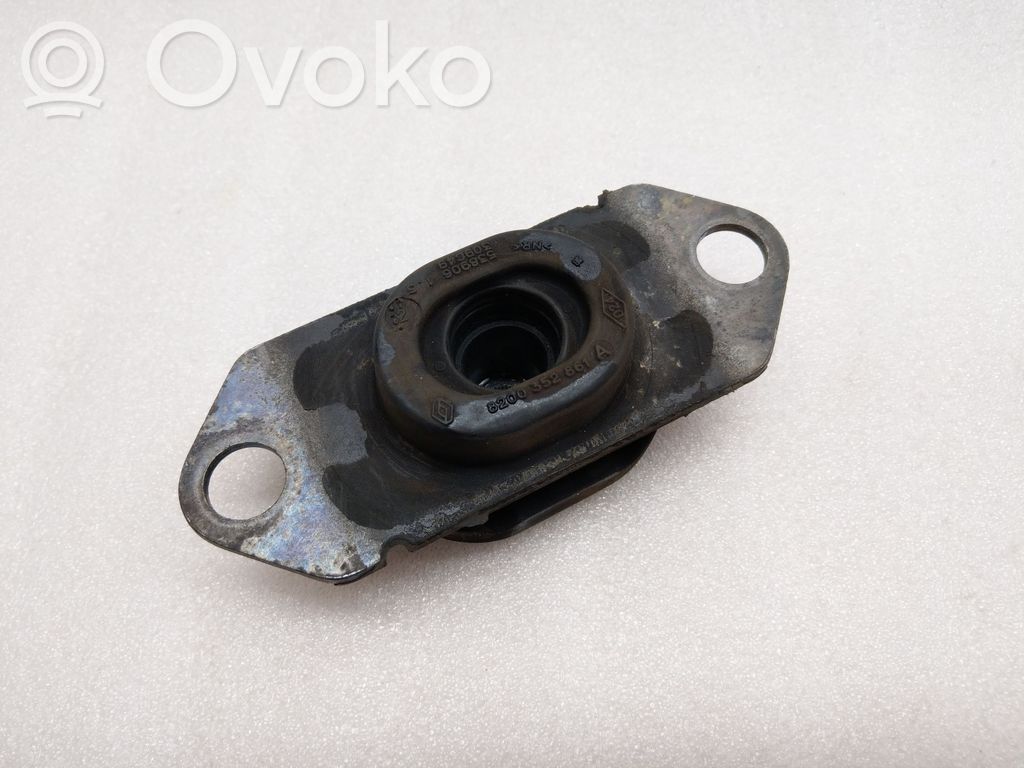 Nissan NV200 Engine mount bracket 
