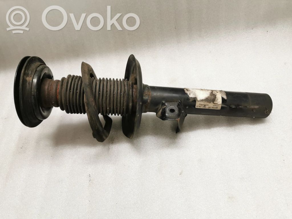 BMW X3 E83 Priekšpusē amortizators 
