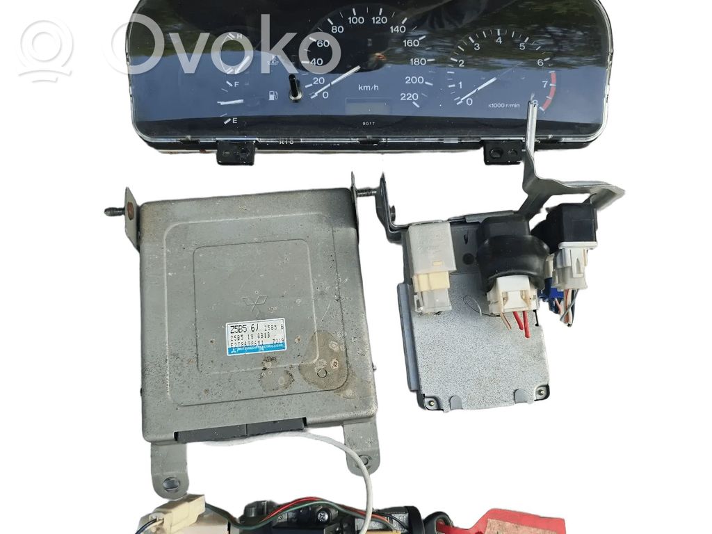 Mazda 323 F Motorsteuergerät ECU 