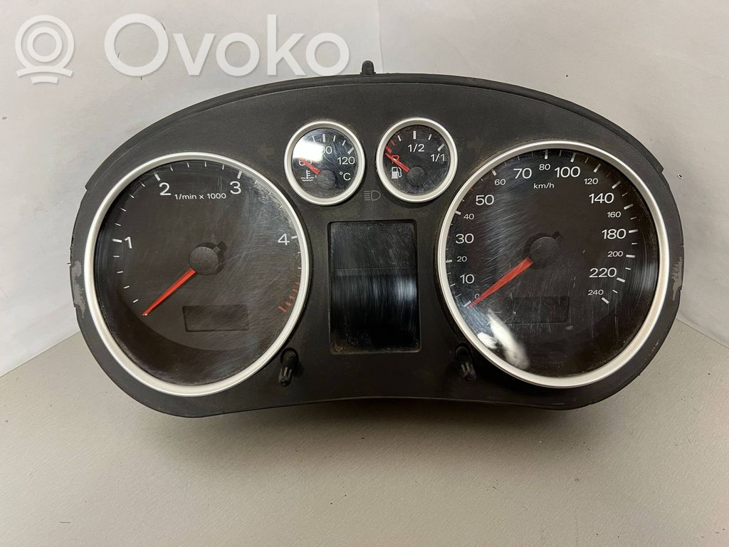 Audi A2 Spidometras (prietaisų skydelis) 