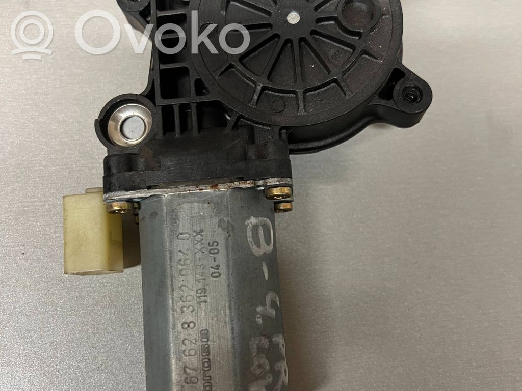 BMW 3 E46 Front door window regulator motor 