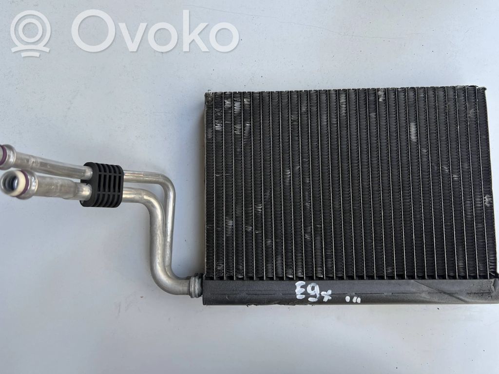 BMW 3 E90 E91 Oro kondicionieriaus radiatorius (salone) 