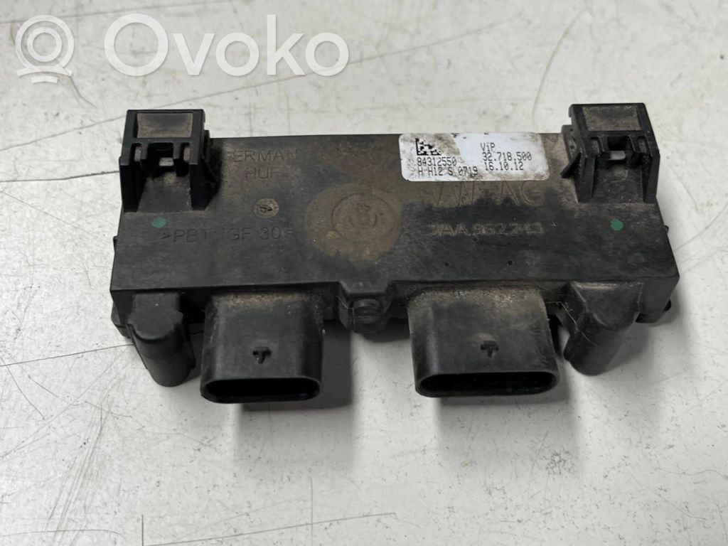 Volkswagen Touareg II Tailgate/trunk control unit/module 