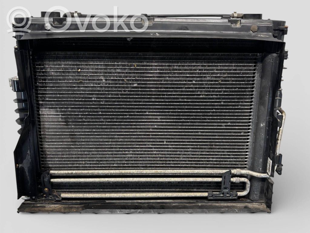 BMW 5 E60 E61 Radiatorių panelė 