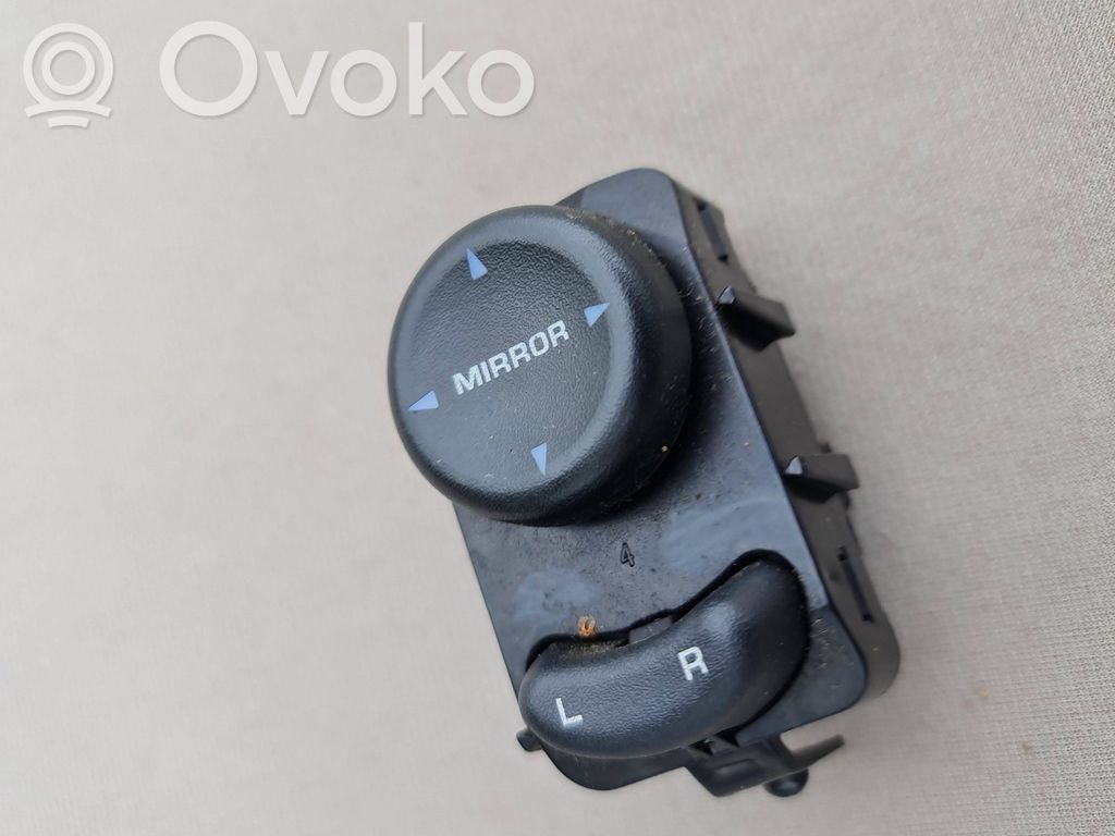 Chrysler 300M Wing mirror switch 