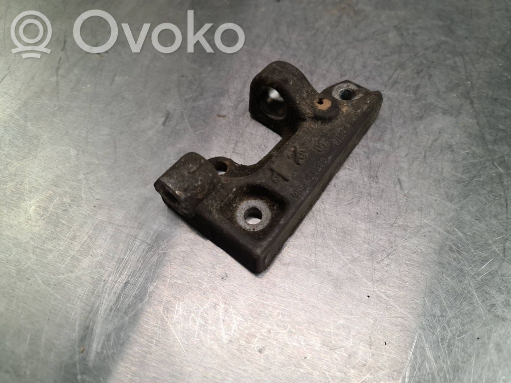 Peugeot 206 Engine mounting bracket 
