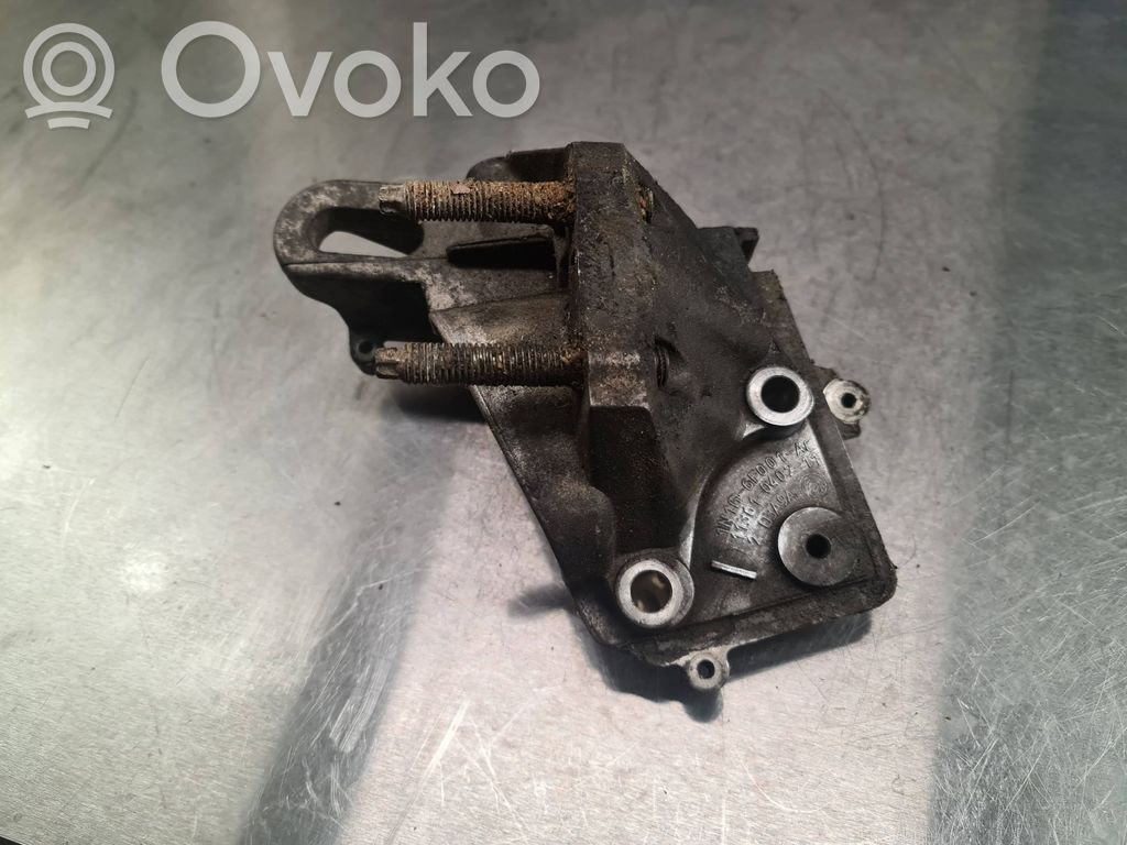 Ford Focus Engine mounting bracket 