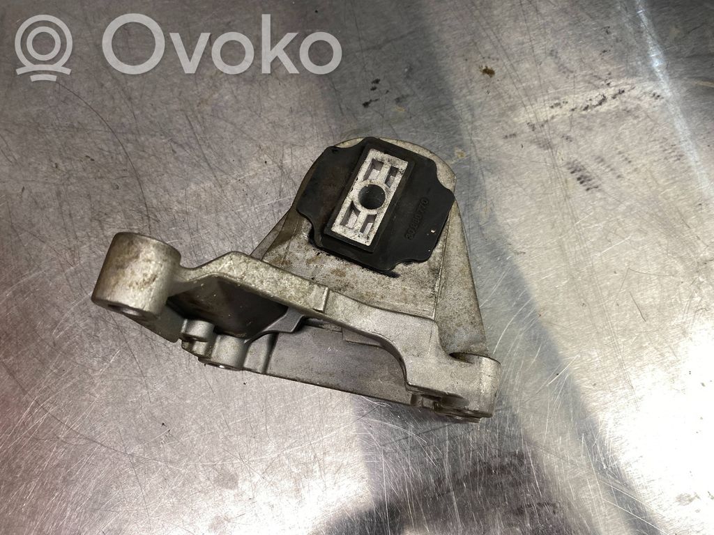 Volvo S80 Engine mount bracket 