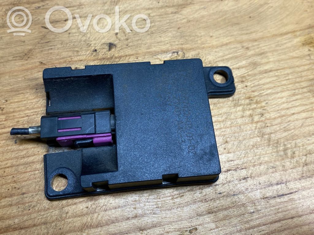 BMW 7 E65 E66 Aerial antenna amplifier 