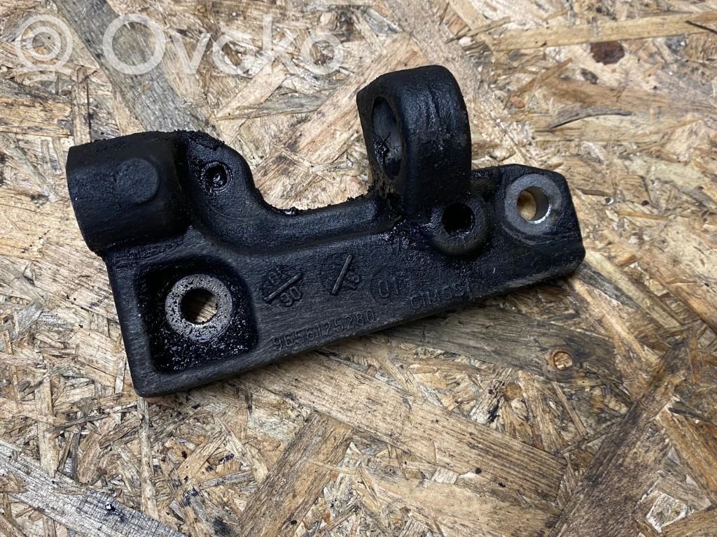Peugeot Partner Engine mounting bracket 