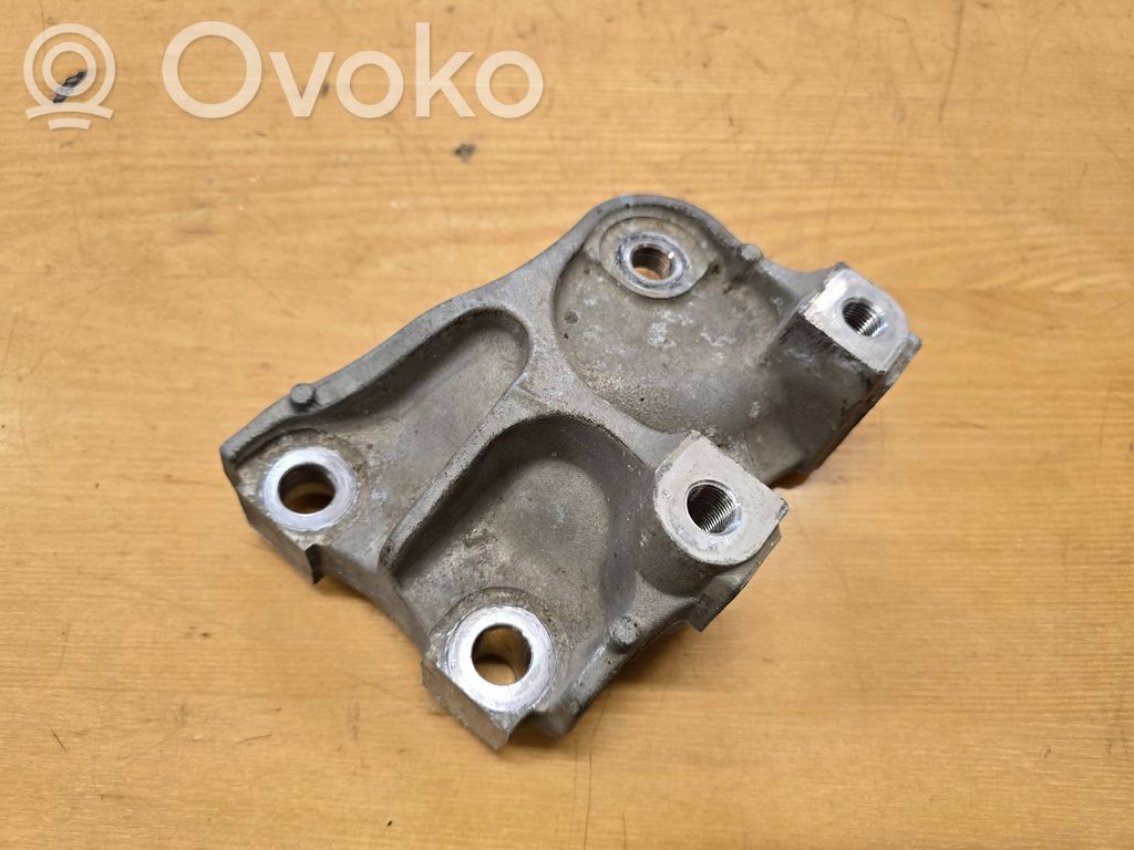 Honda CR-V Engine mounting bracket 
