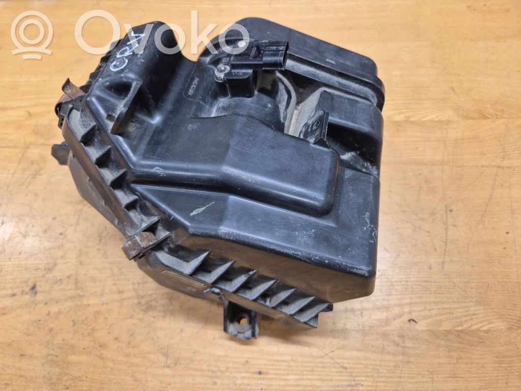 Honda CR-V Air filter box 