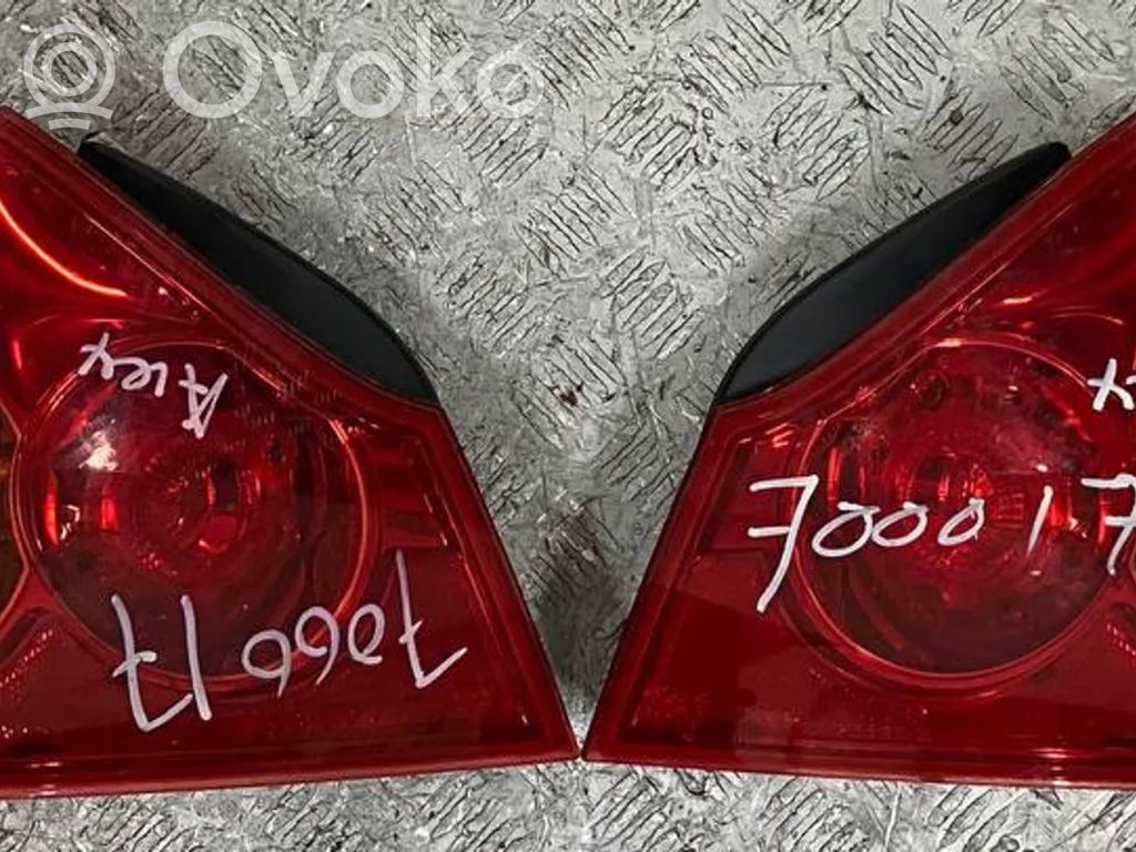 Infiniti G37 Galinių žibintų komplektas 