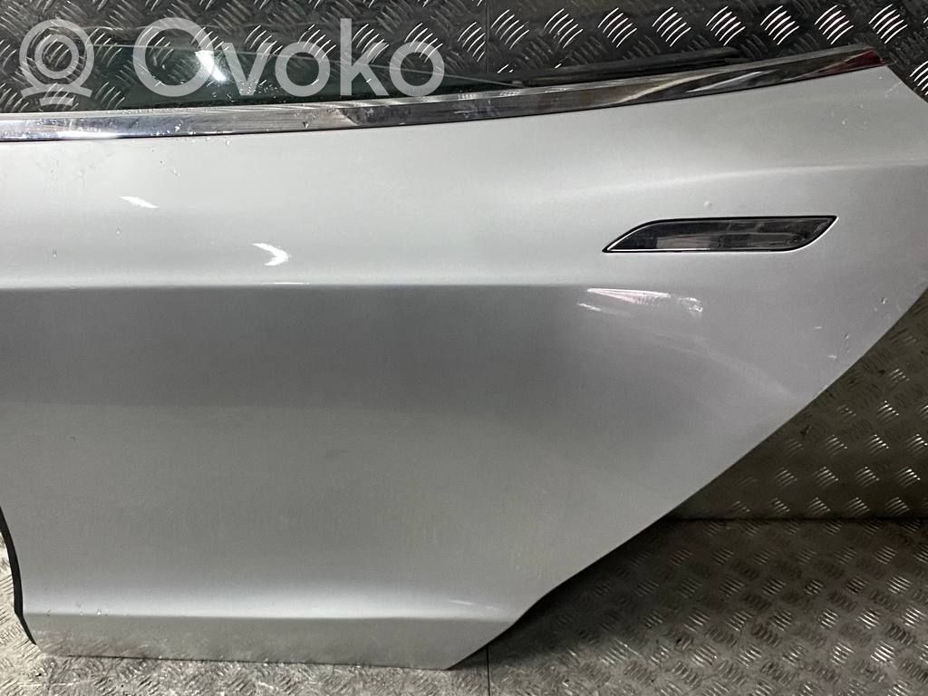 Aizmugurējās durvis   MRKU6050065