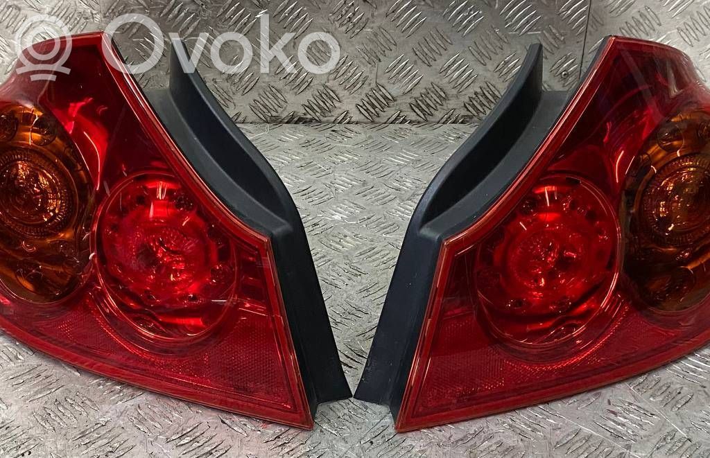 Infiniti G37 Galinių žibintų komplektas 