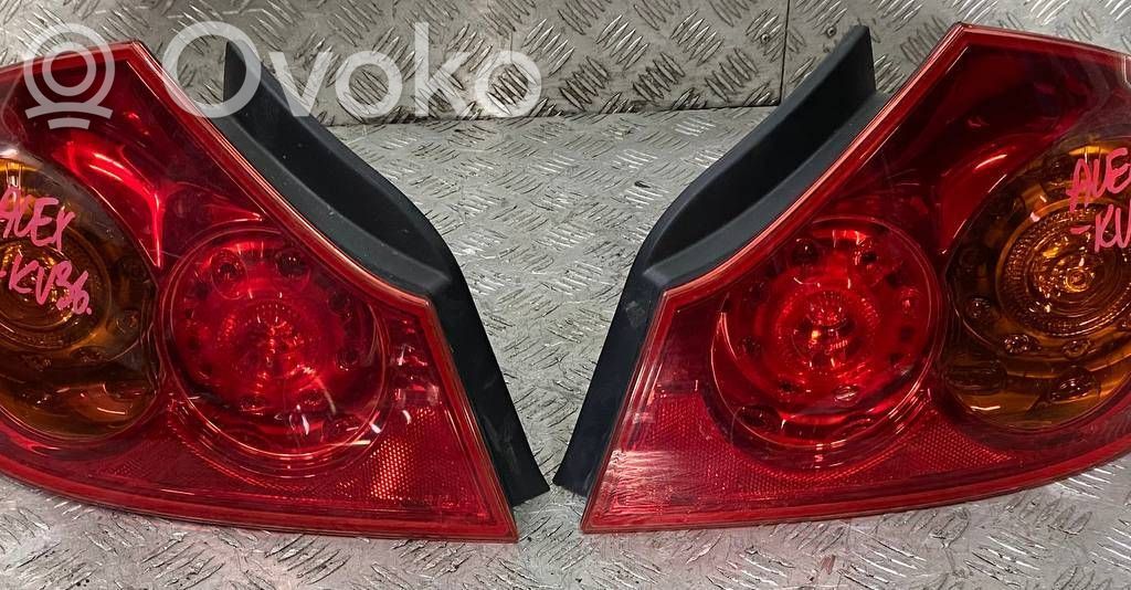 Infiniti G37 Galinių žibintų komplektas 