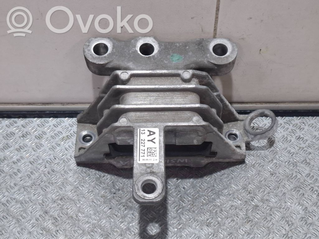 Engine mount bracket   13227771