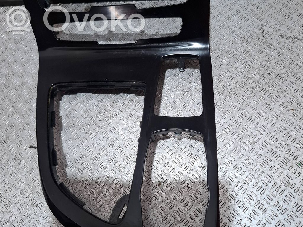 BMW 2 F45 Ramka drążka zmiany biegów 