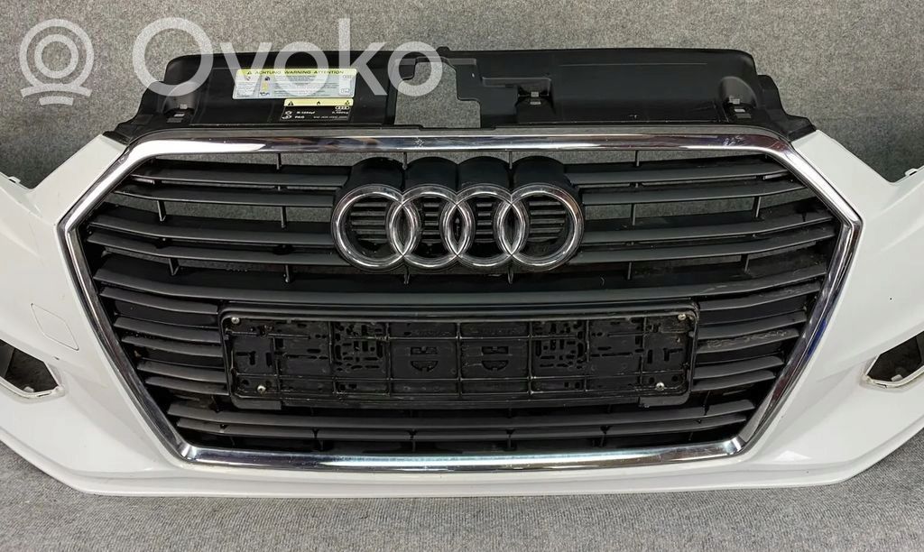Audi A3 S3 8V Grille calandre supérieure de pare-chocs avant 