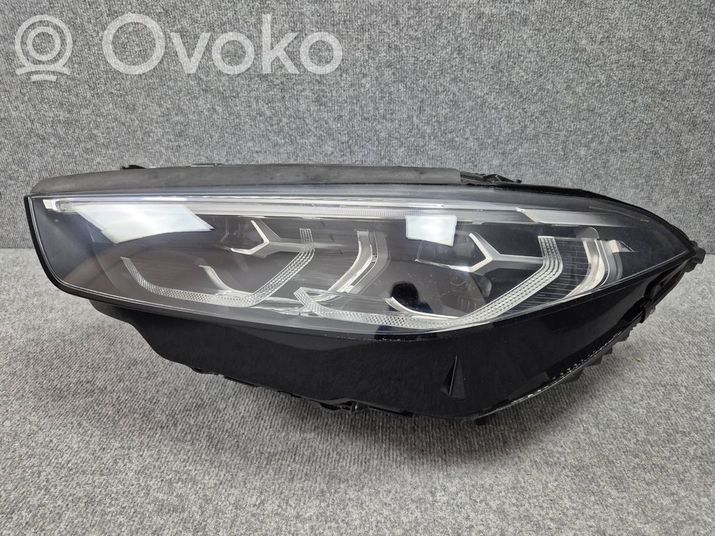 BMW 8 G14 Lampa przednia 
