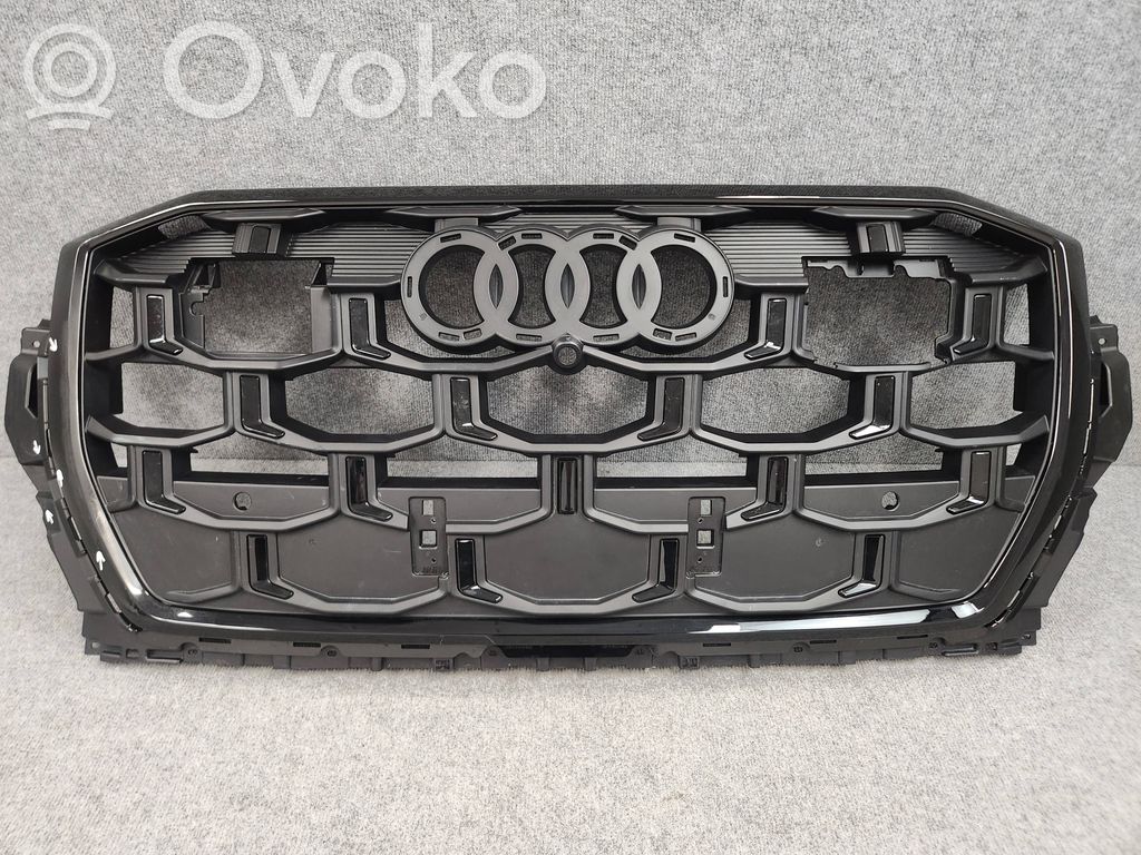 Audi Q7 4M Etupuskurin ylempi jäähdytinsäleikkö 