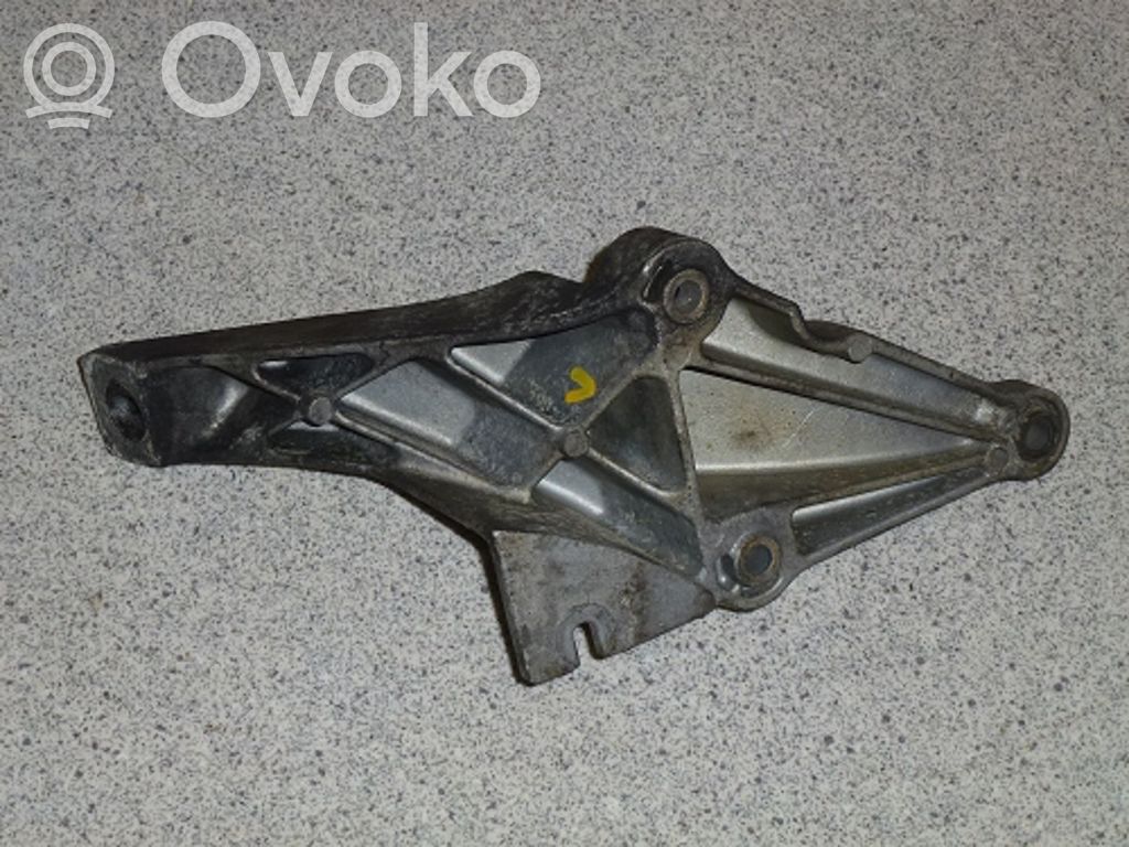 BMW 5 E39 Engine mounting bracket 