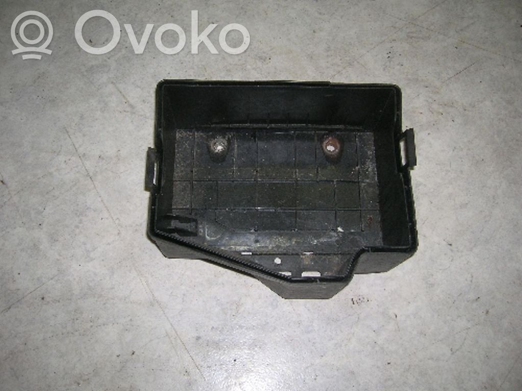 BMW 3 E36 Pertvara prie akumuliatoriaus 