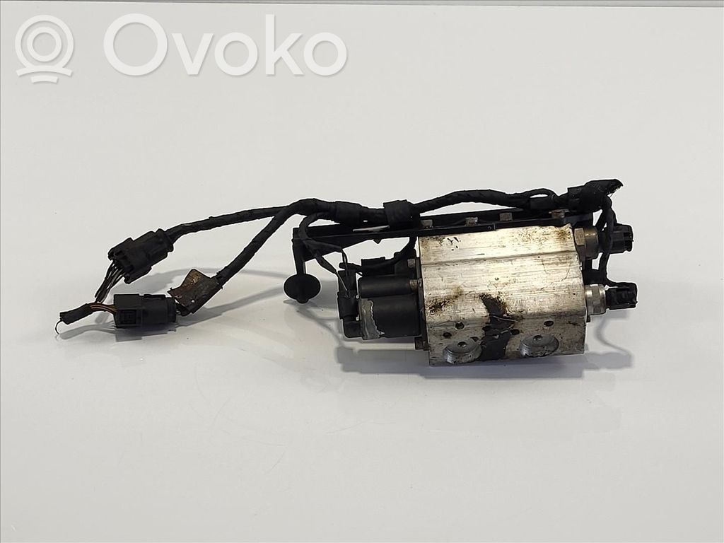 BMW 6 E63 E64 Power steering pump mounting bracket 