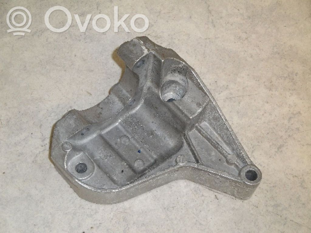 BMW 1 E81 E87 Power steering pump mounting bracket 
