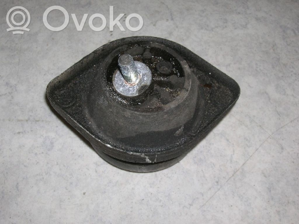 BMW 5 E39 Engine mounting bracket 