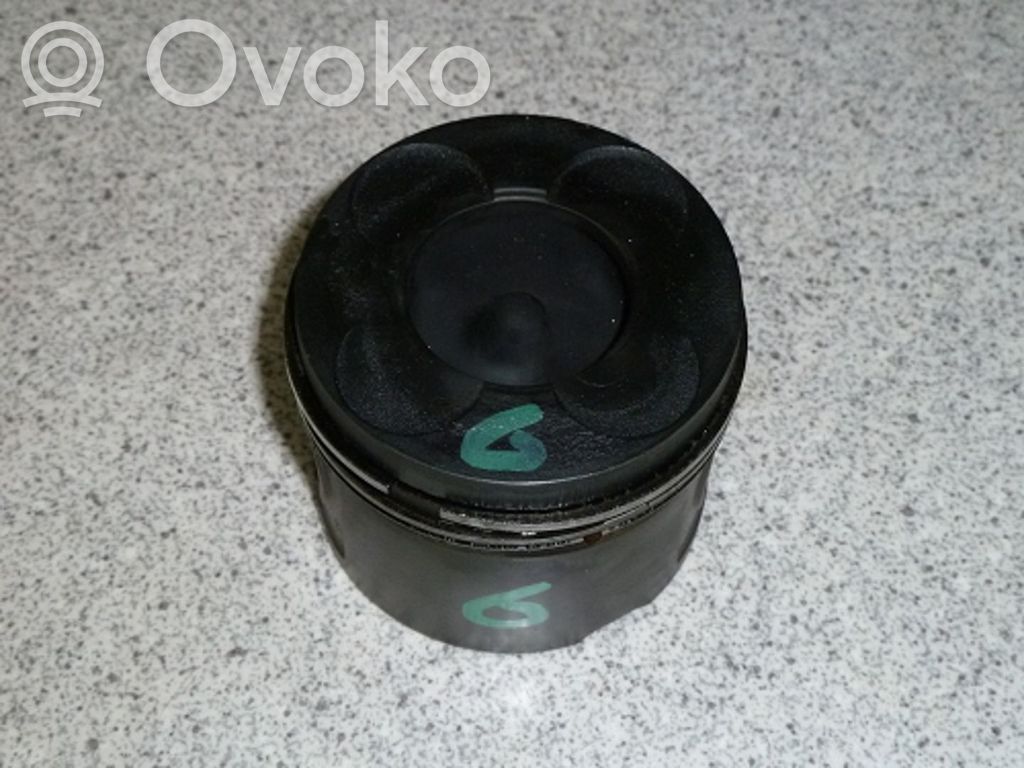 BMW 7 E38 Piston 