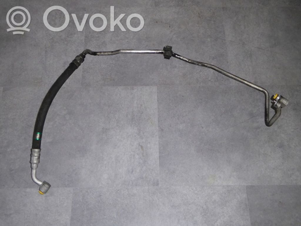 BMW 1 E81 E87 Ilmastointilaitteen putki (A/C) 