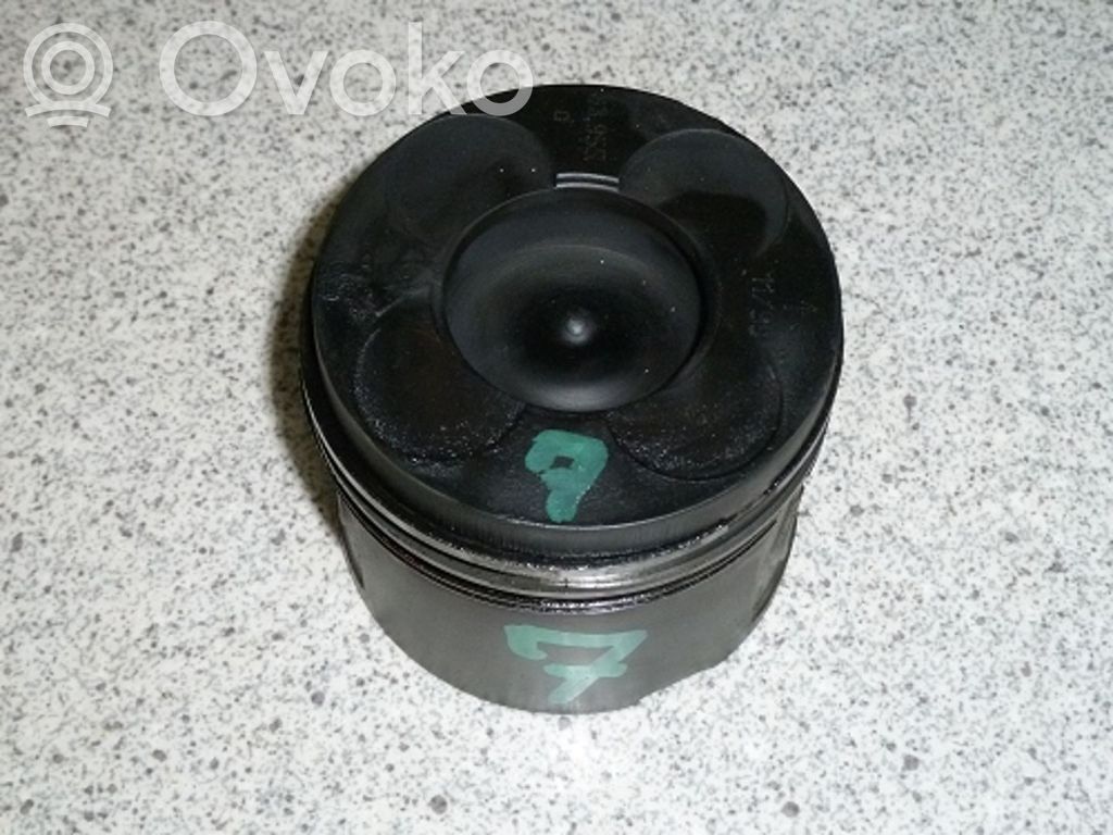 BMW 7 E38 Piston 