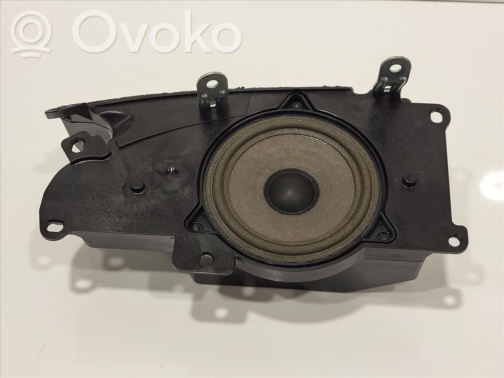 BMW 3 E46 Takaoven kaiutin 