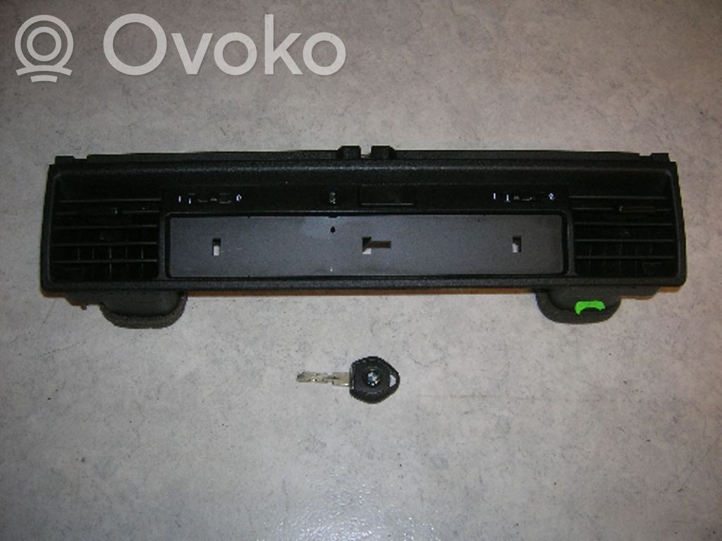 BMW 3 E36 Boczna kratka nawiewu deski rozdzielczej 