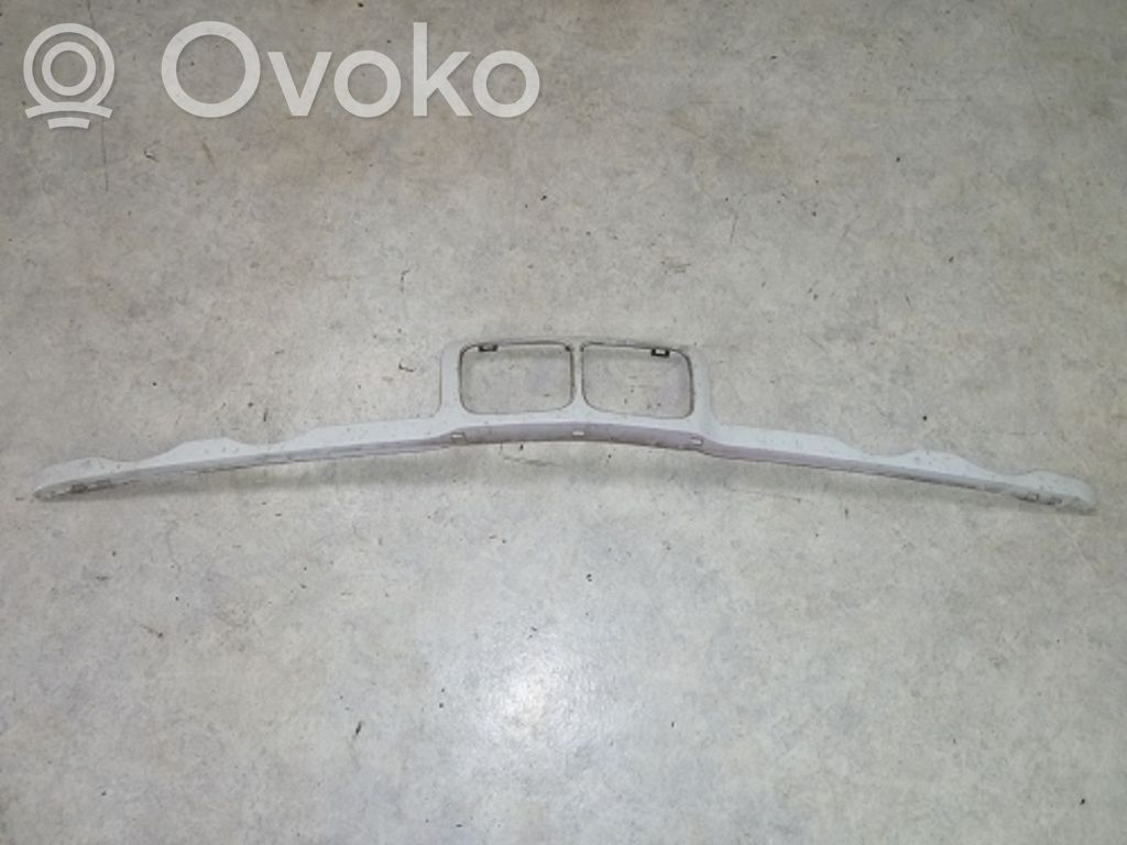 BMW 5 E34 Grotelės dangčio plokštumoje 