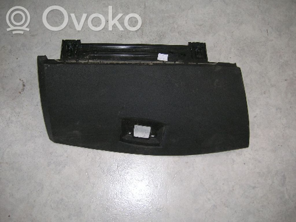 BMW 5 E60 E61 Daiktadėžės (bordačioko) dangtis 