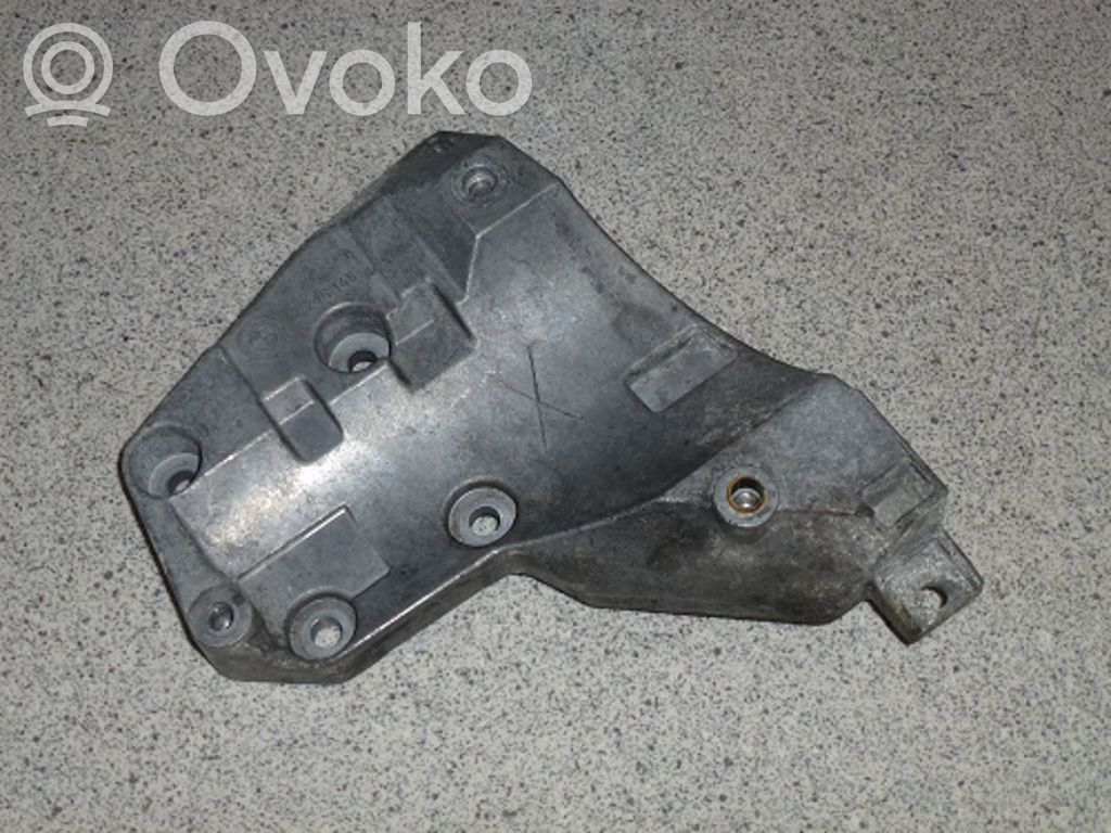 BMW 5 E39 Uchwyt / Mocowanie sprężarki klimatyzacji 