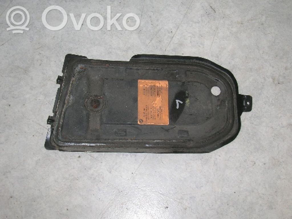 BMW 7 E38 Ohjaamon sisäilman mikrosuodattimen kansi 