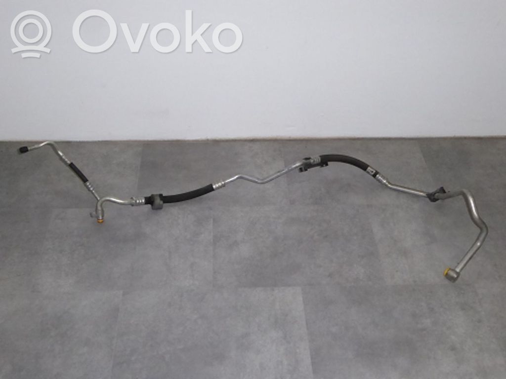 BMW 1 E81 E87 Ilmastointilaitteen putki (A/C) 
