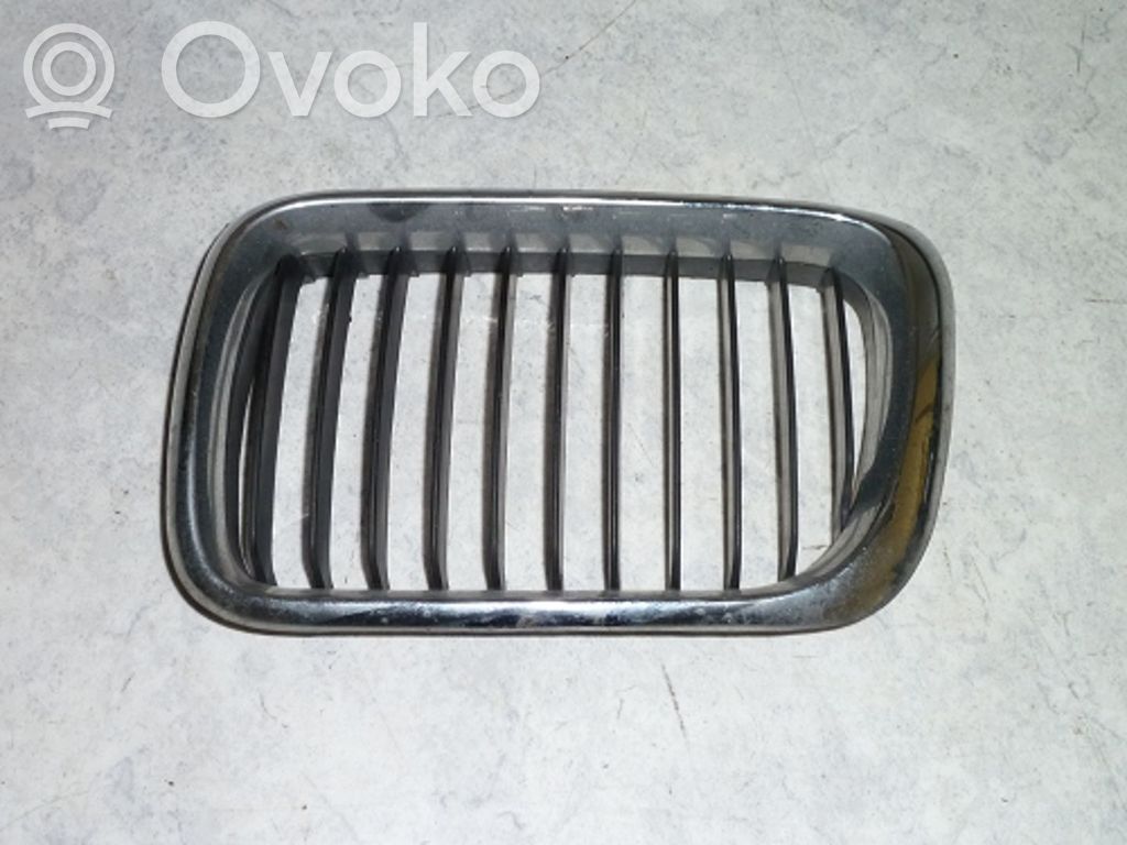 BMW 3 E36 Bonnet/hood grill 