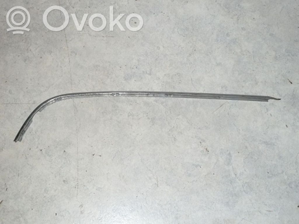 BMW 5 E39 Etupuskurin kulmaosan verhoilu 