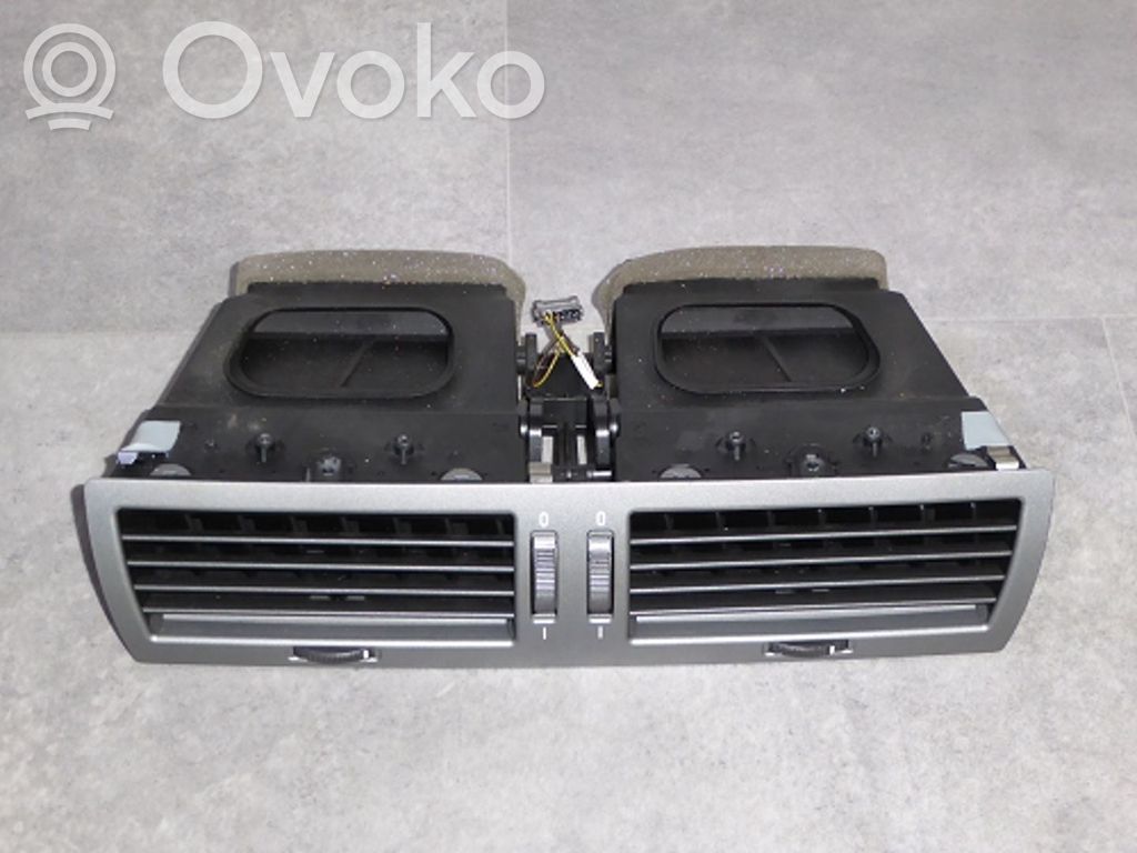 BMW 7 E65 E66 Centrinės oro grotelės 