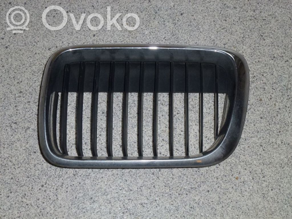 BMW 3 E36 Bonnet/hood grill 