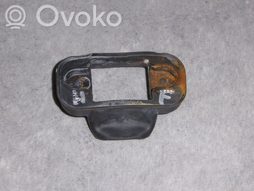 BMW 3 E90 E91 Etuoven pidätin 