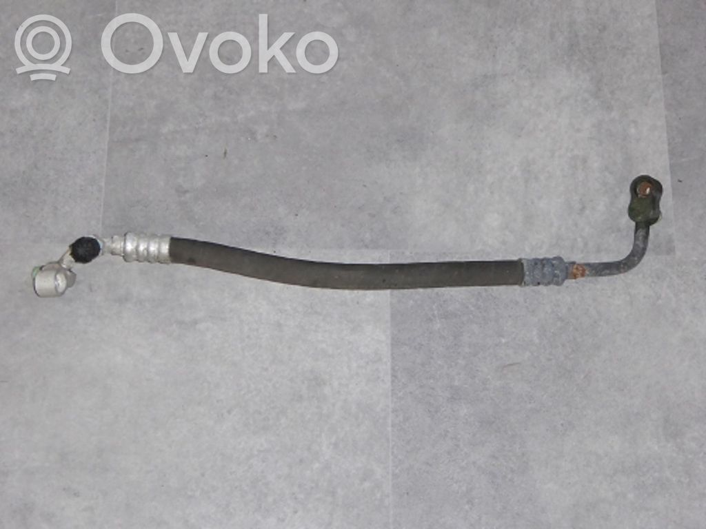 BMW 3 E46 Ilmastointilaitteen putki (A/C) 
